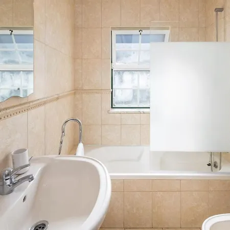 Βίλα Malta Rose 5 Minutes Walk From The Center Of Carvoeiro And The Beach With Private Heated Pool Καρβοέιρο